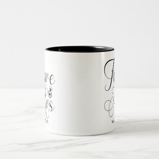 将来のMrs. カリグラフィー パーソナライズド コーヒー マグ (中央)