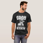 将来は名探偵になりたい人へ 面白いギフトTシャツ Tシャツ (正面フル)