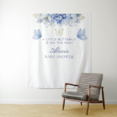 小かわいらし蝶の男の子のシャワー タペストリー (インサイチュ)
