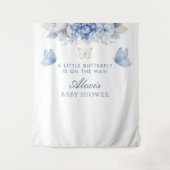 小かわいらし蝶の男の子のシャワー タペストリー (正面)
