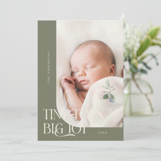 小さいつま先ビッグジョイセージ緑の写真誕生 案内状 (スタンド正面)