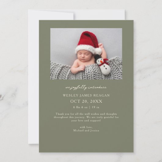 小さいつま先ビッグジョイセージ緑の写真誕生 案内状 (裏面)