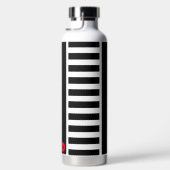 小さいはっきりした赤ストライプモノグラムの白黒 ウォーターボトル (右面)