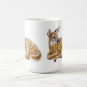 小さいオジロ鹿シカの子鹿のマグ コーヒーマグカップ (中央)