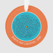 小さいオレンジ魚が付いている青い魚の学校パターン オーナメント (正面)