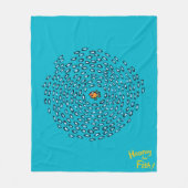 小さいオレンジ魚が付いている青い魚の学校パターン フリースブランケット (正面)