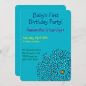 小さいオレンジ魚が付いている青い魚の学校パターン 招待状 (正面/裏面)