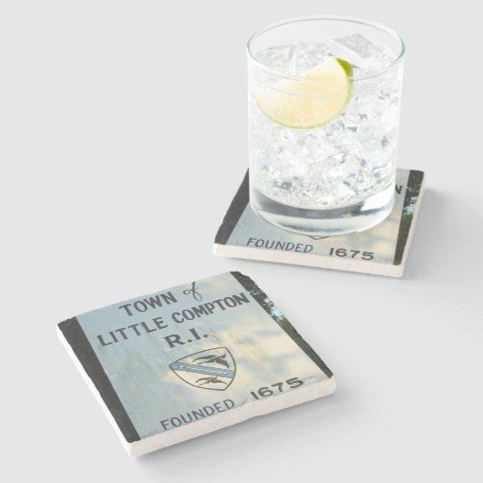 小さいコンプトンの創設されるRIの印- 1675年 ストーンコースター (横)