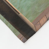 小さいホテルでハンモックに置いている女性 フリースブランケット (角)