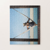 小さいホテルにハンモックに坐っている女性 ジグソーパズル (縦)