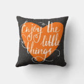 小さい事を楽しんで下さい クッション (裏面)