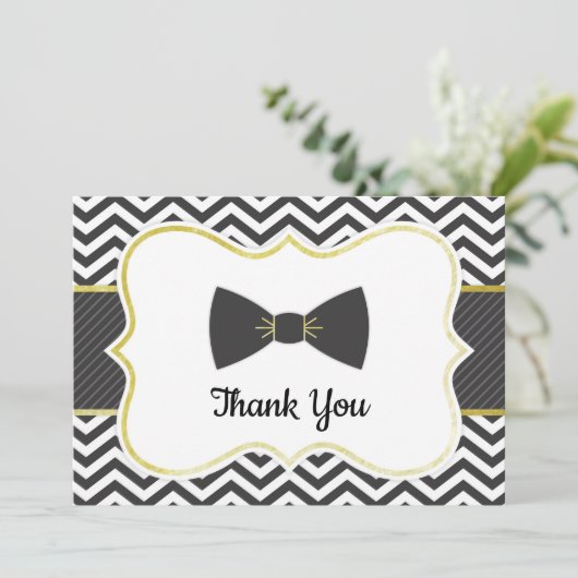 小さい人のちょうネクタイのベビーシャワーは感謝していしています サンキューカード (スタンド正面)