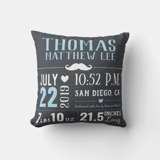 小さい人の口ひげの新生児の男の子の誕生Stats クッション (正面)