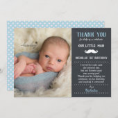 小さい人の口ひげの第1誕生日の男の子の黒板 サンキューカード (正面/裏面)