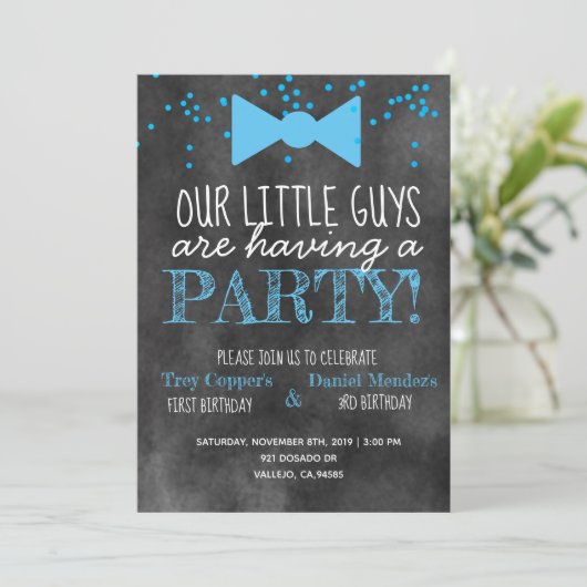 小さい人の接合箇所の誕生会の黒板の招待 招待状 (スタンド正面)