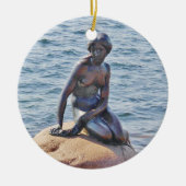 小さい人魚のコペンハーゲンの円のオーナメント セラミックオーナメント (正面)