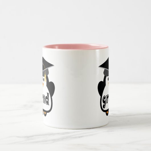 小さい卒業生のペンギンの卒業のギフト ツートーンマグカップ (中央)