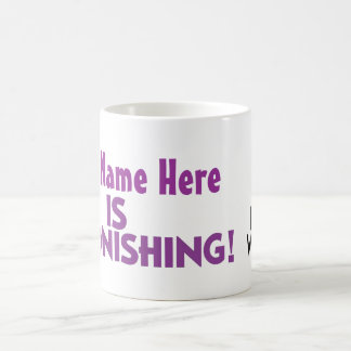 小さい女性のパーソナライズな驚くこと! マグ