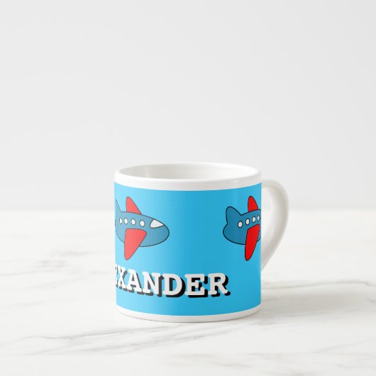 小さい子供は|の名前入りな名前およびおもちゃの飛行機を襲います エスプレッソカップ (正面右)