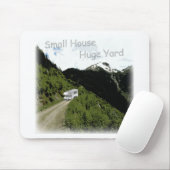 "小さい家。 巨大なヤード"。 RVのテーマのマウスパッド マウスパッド (マウス)