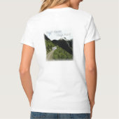 "小さい家。 巨大なヤード"。 RVの女性のTシャツ Tシャツ (裏面)