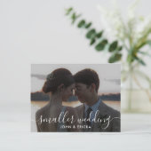 小さい方の結婚写真の発表 インビテーションポストカード (スタンド正面)