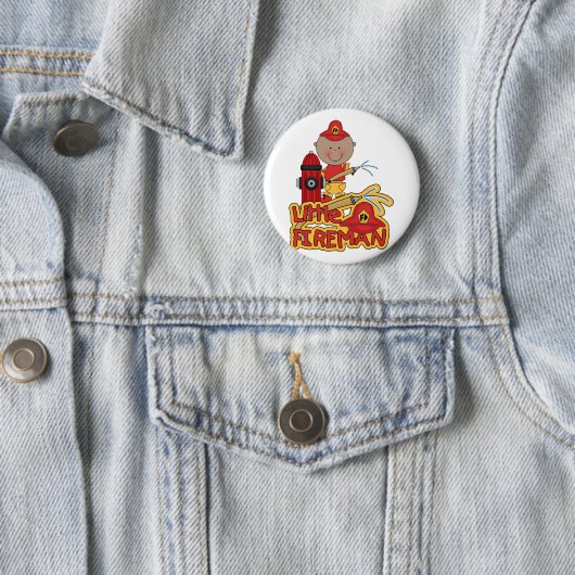 小さい消防士のアフリカ系アメリカ人のTシャツおよびギフト 缶バッジ (インサイチュ)