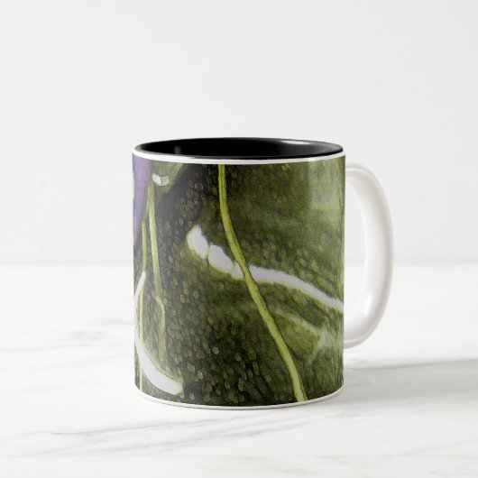 小さい紫色の野生の花のマグのつぼ ツートーンマグカップ (正面右)