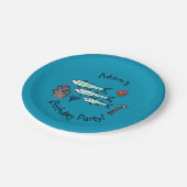 小さい魚を持つ1匹、2匹、3匹の魚および珊瑚 ペーパープレート (アングル)