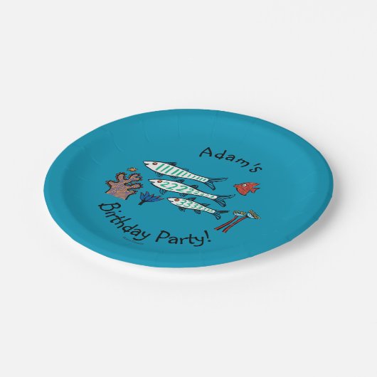 小さい魚を持つ1匹、2匹、3匹の魚および珊瑚 ペーパープレート (アングル)