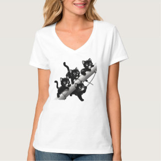 小さくてかわいい黒猫のための美しいデザイン Tシャツ