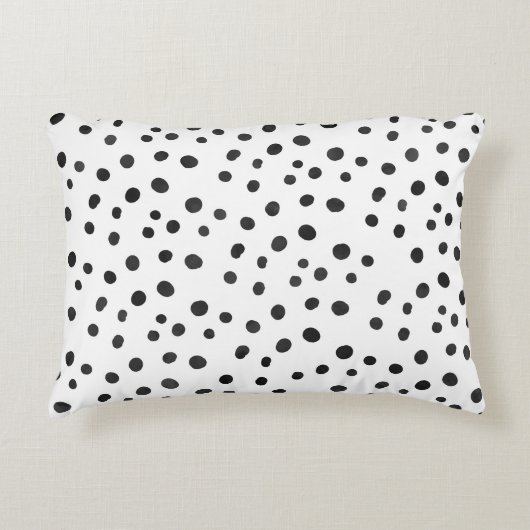 小さく黒い水彩画の抽象芸術の水玉模様 アクセントクッション (正面)