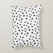 小さく黒い水彩画の抽象芸術の水玉模様 アクセントクッション (正面(垂直))