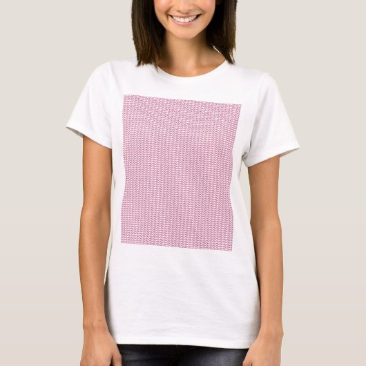 小さく、波状、赤みがかったピンクのリンの繰り返しパターン Tシャツ (正面)
