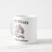 小さなお菓子で大きな問題を解決リスおもしろい コーヒーマグカップ (正面左)