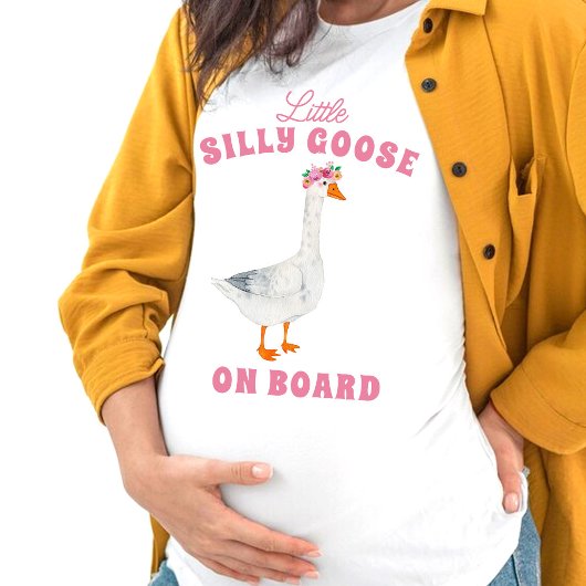 小さなお馬鹿なガチョウが乗ってます Tシャツ