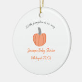 小さなかぼちゃがオレンジ色の灰色の赤ちゃんシャワーAに行く セラミックオーナメント (左)