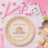 小さなかぼちゃが秋の赤ちゃんシャワーの途中にある ペーパープレート (パーティー)