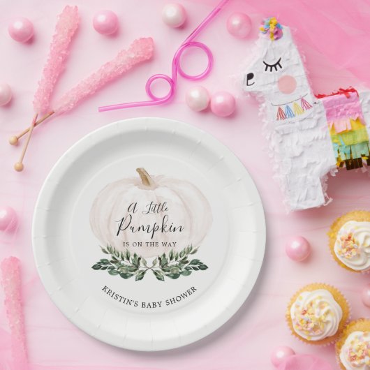 小さなかぼちゃが緑の赤ちゃんシャワーに向かっている ペーパープレート (パーティー)