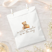 小さなかぼちゃが赤ちゃんシャワーの途中にある フェイバーバッグ (クリップ留めされた状態)