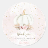 小さなかぼちゃが赤ちゃんシャワーを浴びている ラウンドシール (正面)