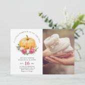 小さなかぼちゃが赤ちゃんシャワーを浴びている 招待状 (スタンド正面)