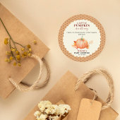 小さなかぼちゃが途中にある秋赤ちゃんシャワー ラウンドシール