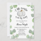 小さなかぼちゃが道に出ている、秋の赤ちゃんシャワー。 招待状 (正面)