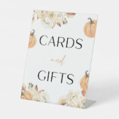 小さなかぼちゃの秋の赤ちゃんシャワーカードとギフト 台座サイン (正面)