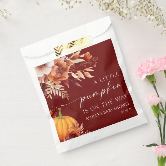 小さなかぼちゃの錆びたバーガンディフローラ赤ちゃんシャワー フェイバーバッグ (封をした状態)