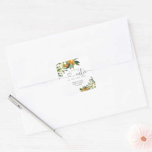 小さなかわいこちゃんがウェイスクエアラベルに載っている スクエアシール (封筒)