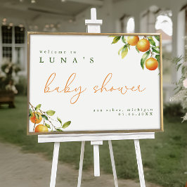 小さなかわいこちゃんがオレンジ色の歓迎に向かっている ポスター