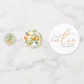 小さなかわいこちゃんがオレンジ色の赤ちゃんシャワーの途中にある コンフェッティ (正面)