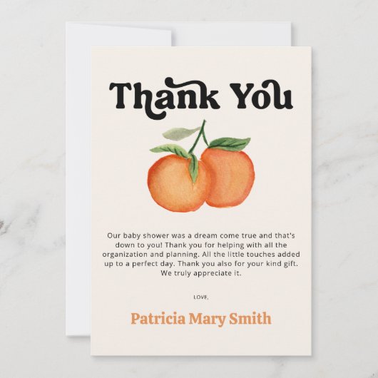 小さなかわいこちゃんがオレンジ色の赤ちゃんシャワーの途中にある サンキューカード (正面)